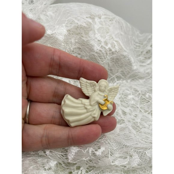 Vintage Lenox Angel Playing Golden Harp Porcelain Pin - Picture 2 of 7